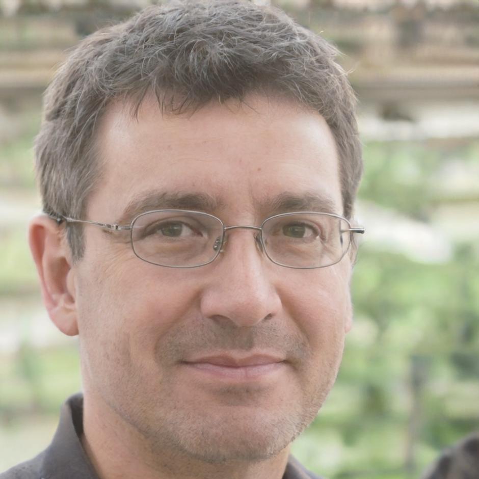 Carlos Mendoza, Director Financiero Senior